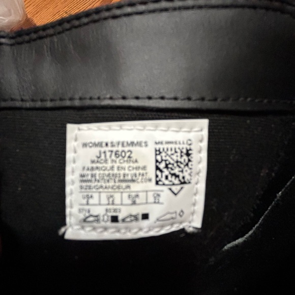 New w/o tags Merrell boots - Picture 4 of 5